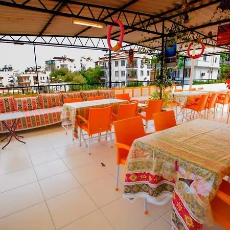 Pinar Aparthotel 2*