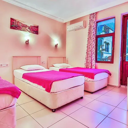 Pinar Aparthotel 2*